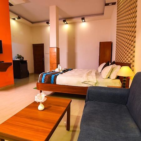 Hotel Aristro Club à Calcutta Extérieur photo