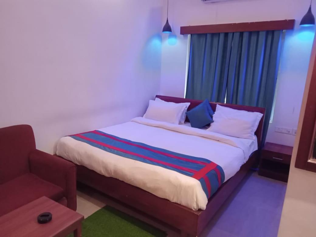 Hotel Aristro Club à Calcutta Extérieur photo