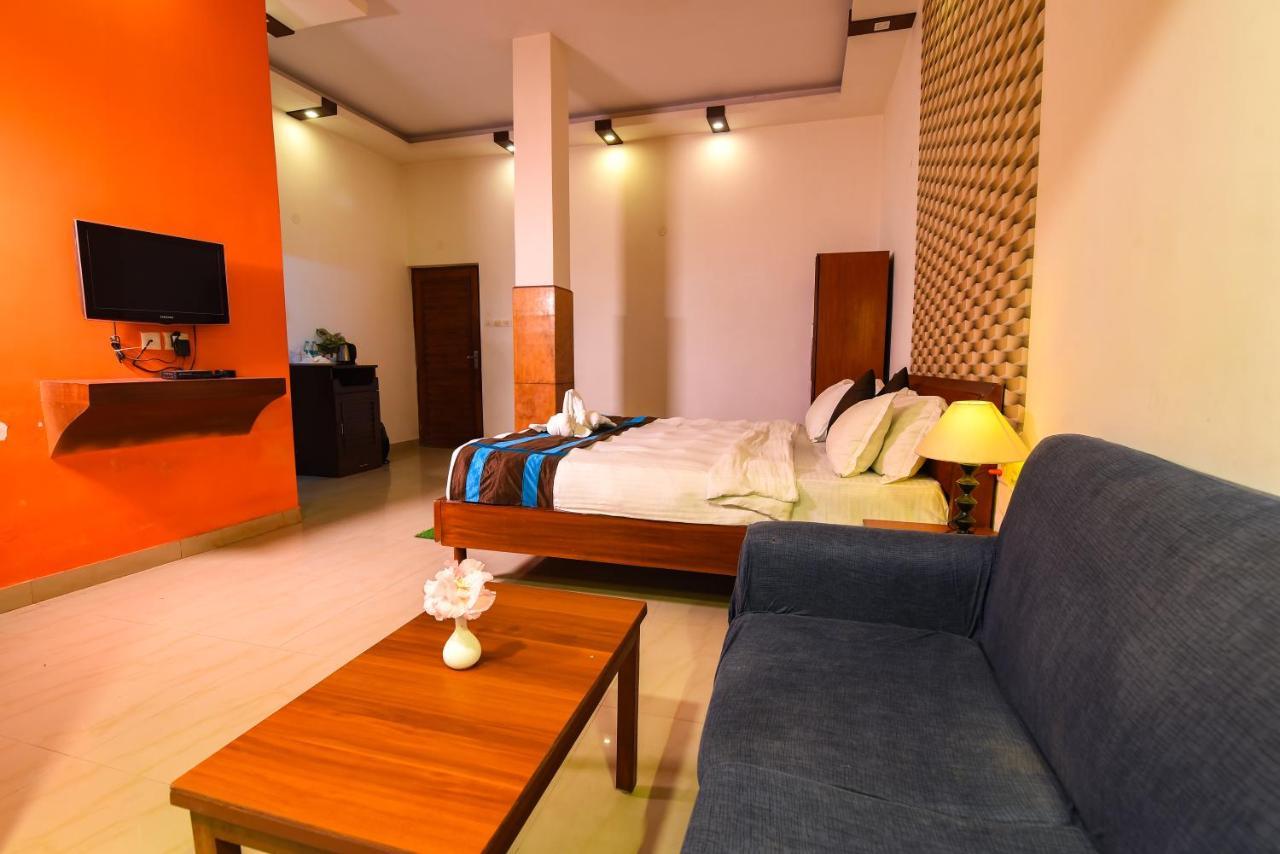 Hotel Aristro Club à Calcutta Extérieur photo
